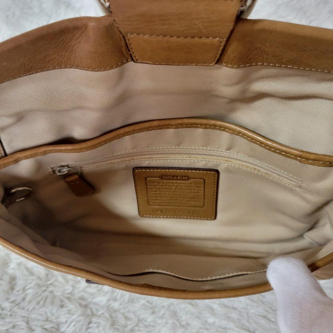 希少✨コーチアクセサリーポーチワンショルダーキャメルソーホーチャーム付