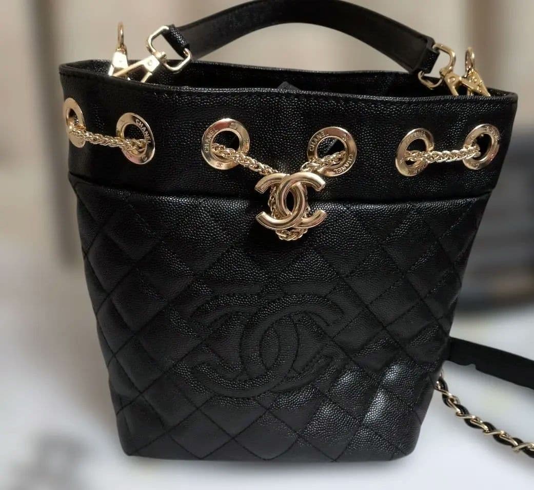 #CHANEL ブラックレザー ハンドバッグ　ノベルティ正規品ノベルティシール有 新品未使用 希少 シャネル ノベルティ CHANEL ショルダーバッグ ミラー