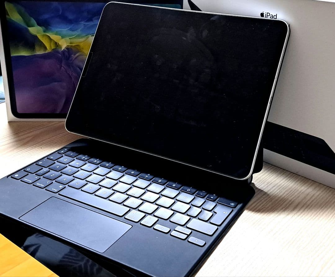 【極美品】iPad Pro 11インチ & Magic Keyboard 箱付き Apple純正】 iPad Proキーボード付ケース 11インチ（M4）用 Magic