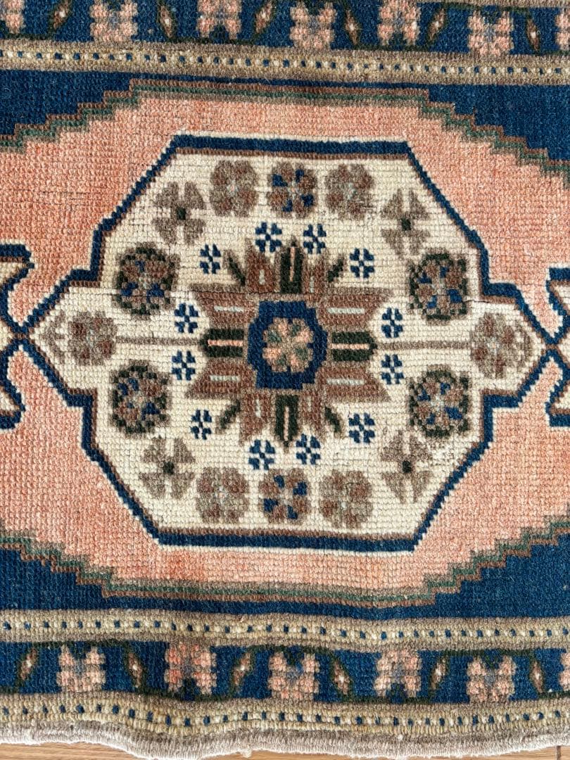 値下げ！トルコヴィンテージラグ 53×101 ネイビー&ピーチカラー