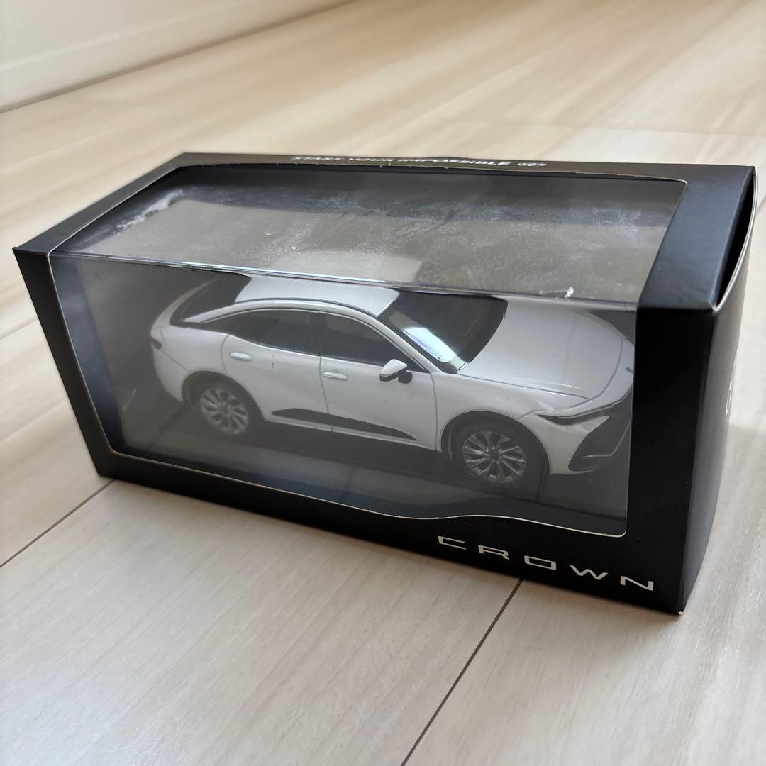 トヨタ　クラウン　クロスオーバー　非売品　模型　1/30 店頭展示用 トヨタ特注 1/30 新型 クラウンクロスオーバー 2022 カラーサンプル