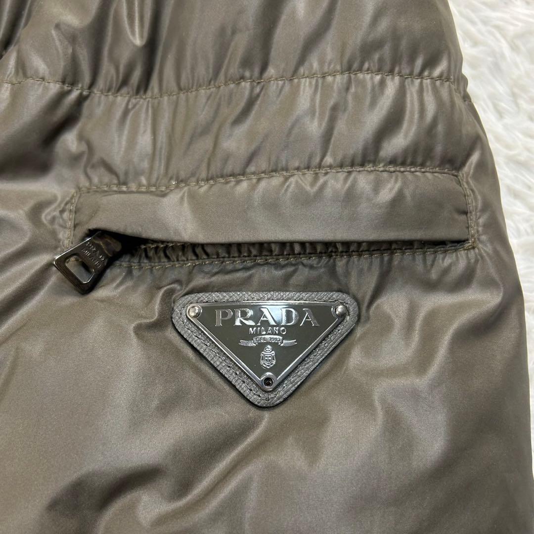 5685【希少カーキ・人気48サイズ】プラダ‪☆三角プレートロゴ入り‬