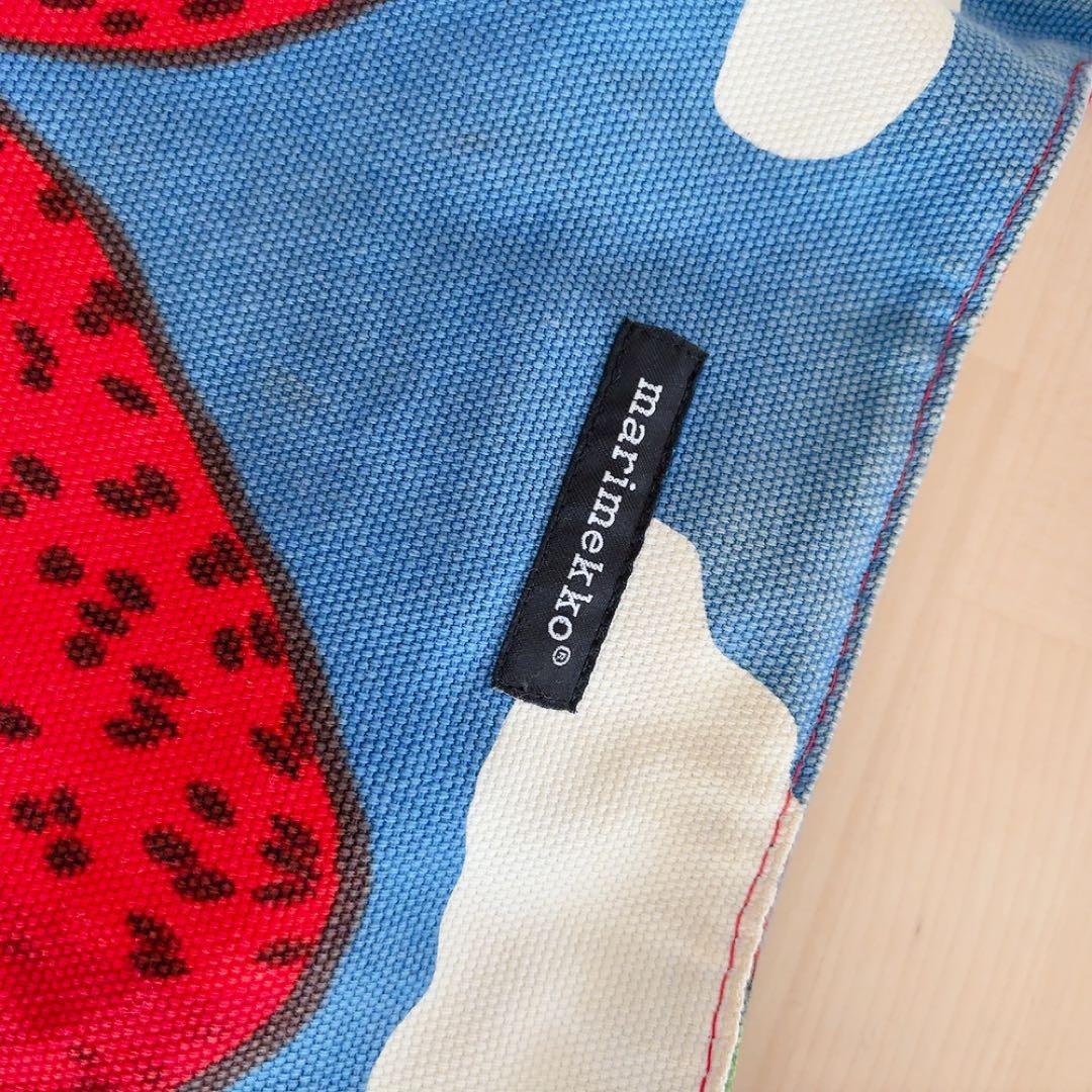 マリメッコ MANSIKKAVUORET イチゴの山 キャンバスショルダーbag