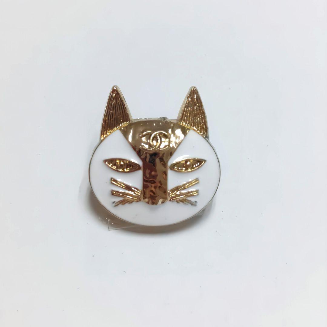ヴィンテージボタン シャネル チャーム ブローチ 猫 ねこ ホワイト