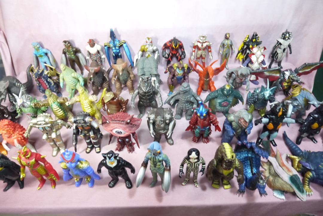 ウルトラ怪獣シリーズ　怪獣　ソフビ　53体セット 楽天市場】『ウルトラ怪獣 ソフビ 5体セット C』 : くうねる堂