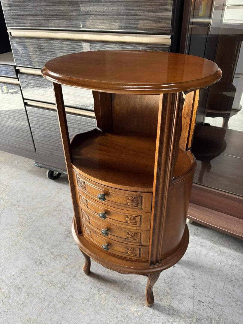 アンティーク 猫脚 サイドチェスト 花台 サイドテーブル,幅48cm Used フランスの小さなアンティーク家具、優雅な猫脚が美しいナイトテーブル