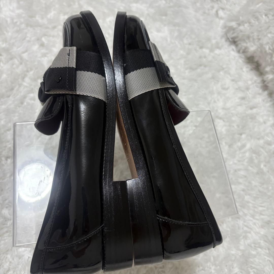 未使用級】katespade ブラックマルチ レアンドラ ローファー 24年