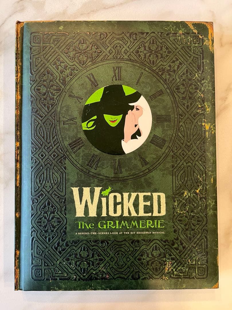 WICKED THE GRIMMERIE 劇団四季　ウィケット 舞台本　レア美品 Amazon | Wicked: The Grimmerie, a Behind-the-Scenes Look at the
