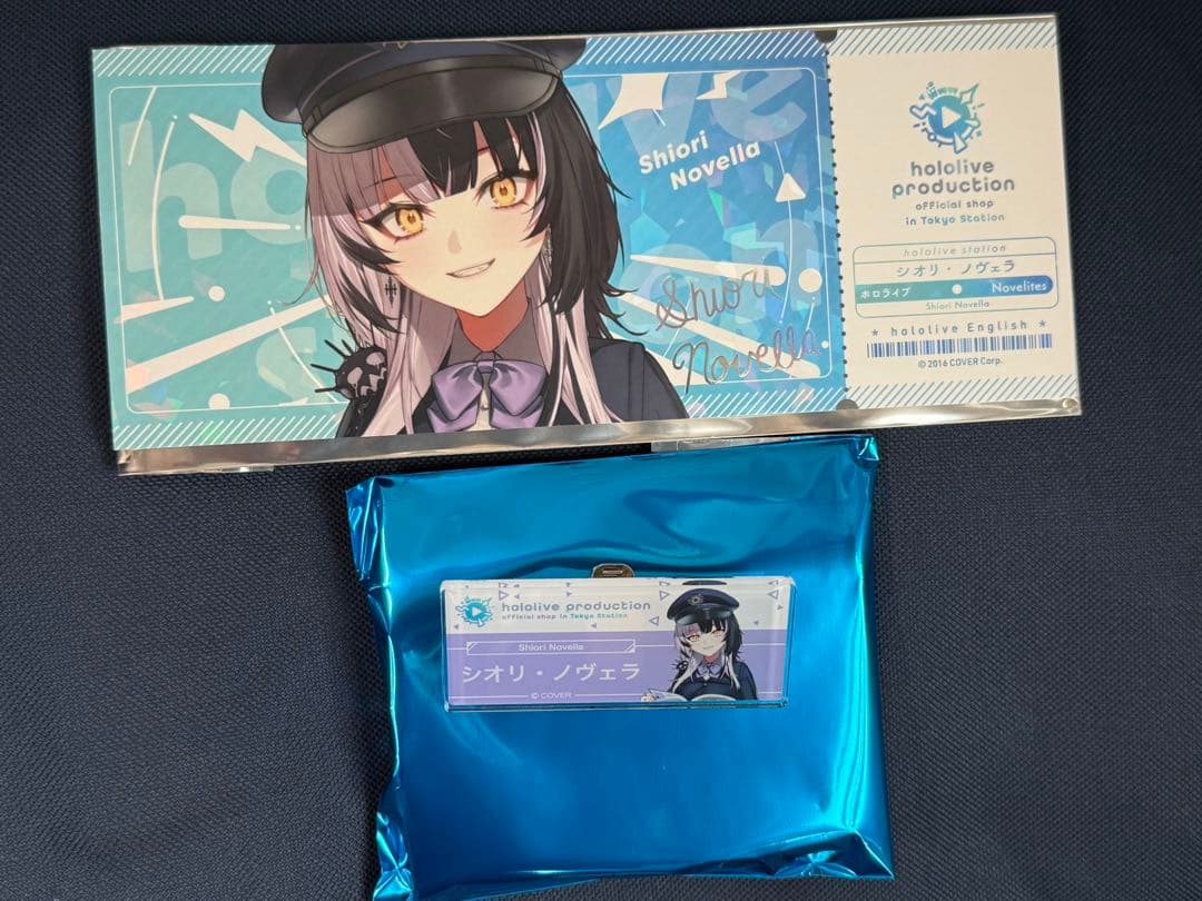 ホロライブ シオリ・ノヴェラ アクリルバッジ カード 東京キャラクター