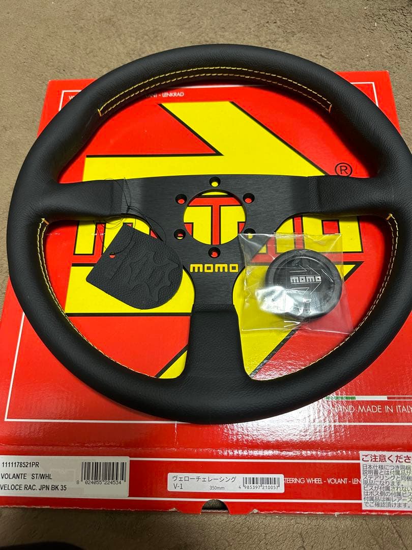 正規輸入品 MOMO ヴェローチェレーシング350mm新品未使用 MOMO（モモ） 日本正規品 ステアリング VELOCE RACING 35φ