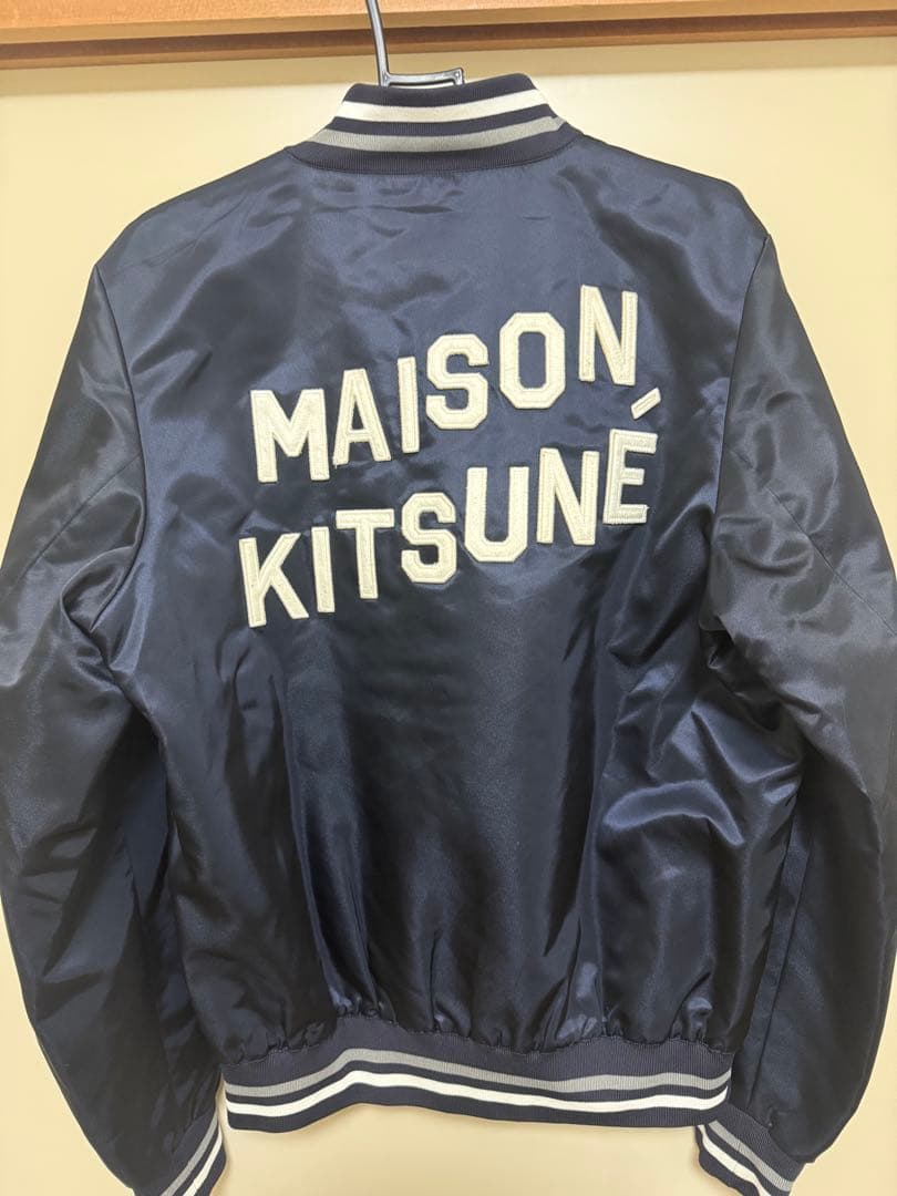MAISON KITSUNÉ ネイビー スタジャン - メルカリ