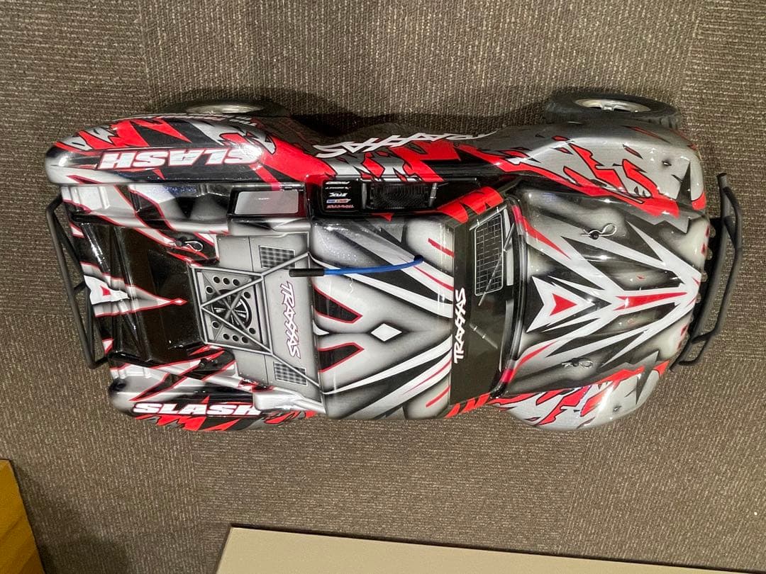 traxxas shlash 送料込みにしたのでお値段上がりました - メルカリ
