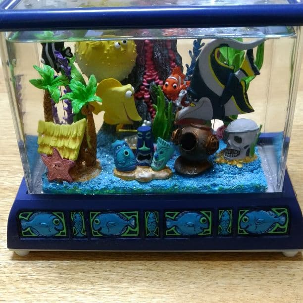 ファインディング・ニモ 水槽型オルゴール - メルカリ