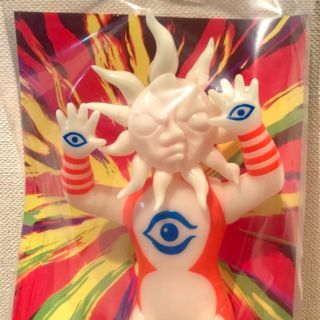 超復刻版タローマンソフビ人形 蓄光カラー 岡本太郎 鷲野デパート名品