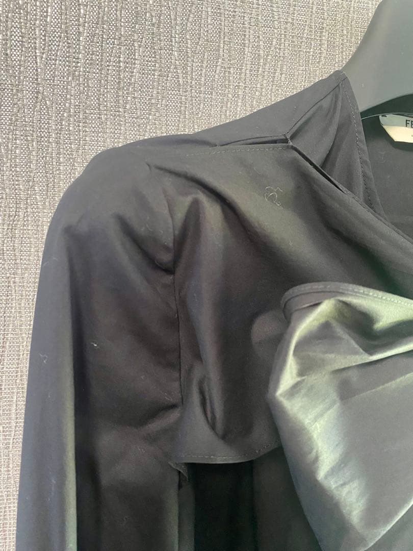 値下げ価格美品FENDIタイ付き長袖シャツ ブラックハンガー付き