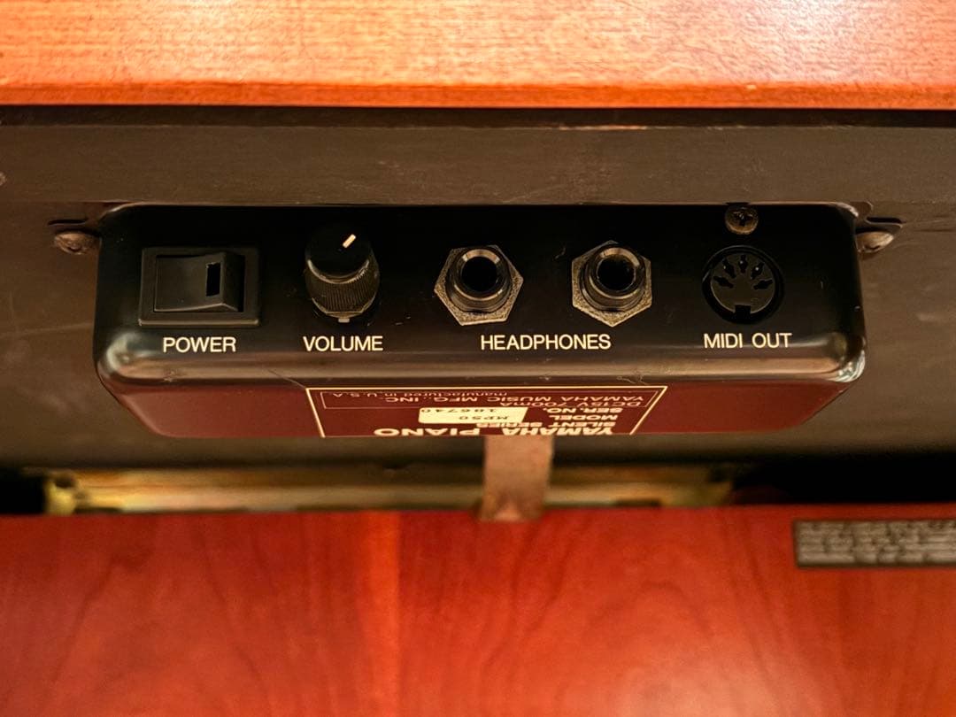 ☆美品綺麗☆USA YAMAHA ヤマハ アップライトピアノ 猫足☆調律回数