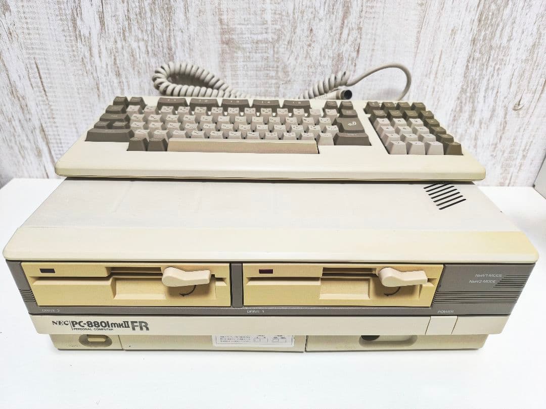 PC-8801 mkⅡ FR 本体 キーボード NEC レトロ ゲーム パソコン ディスクドライブが普及する過渡期に登場した「NEC PC-8801mkII