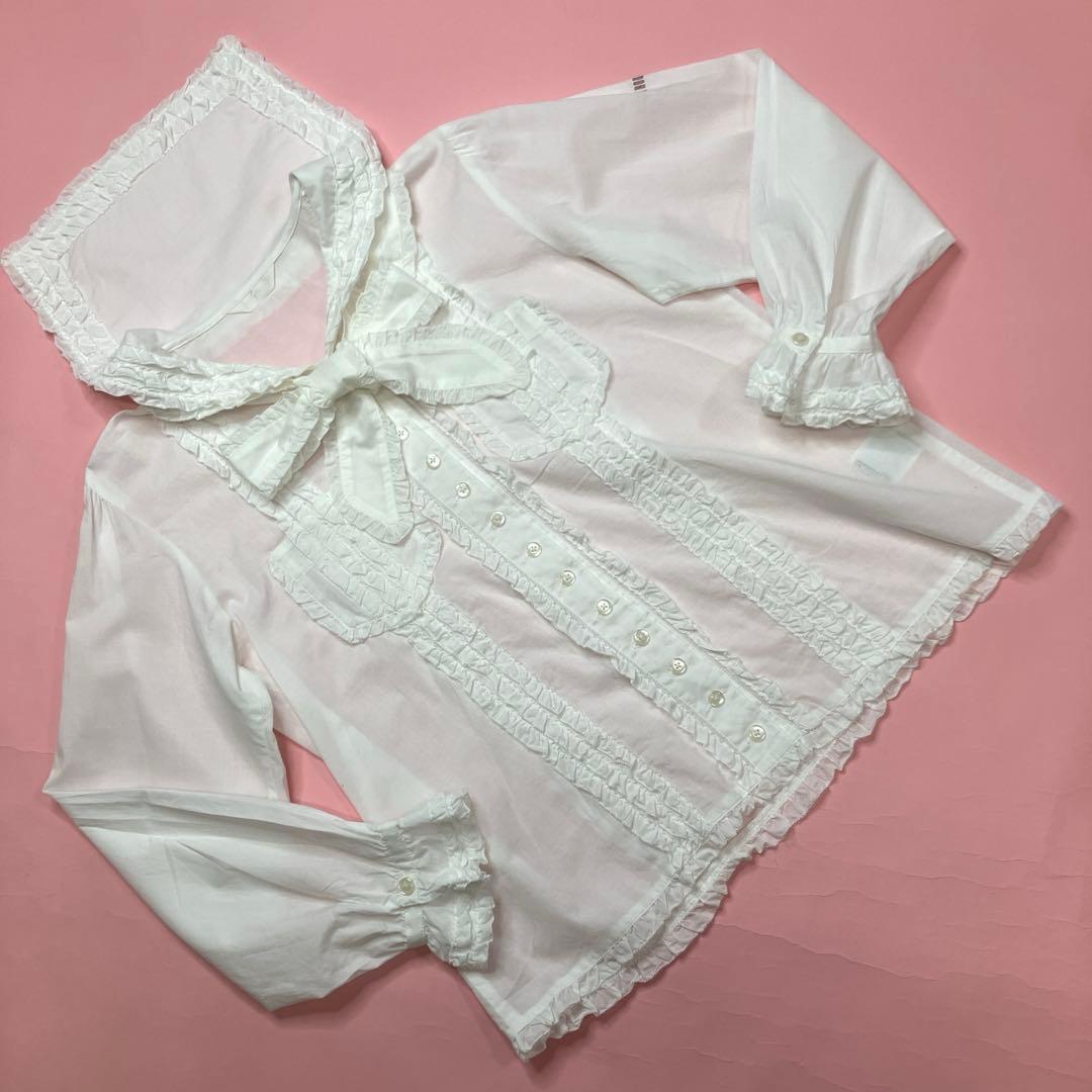 ピンクハウス 白 ピコフリル使い サッシュリボン付き 綿ローンセーラーブラウス PINK HOUSE（ピンクハウス）の「レース使いブラウス（シャツ/ブラウス