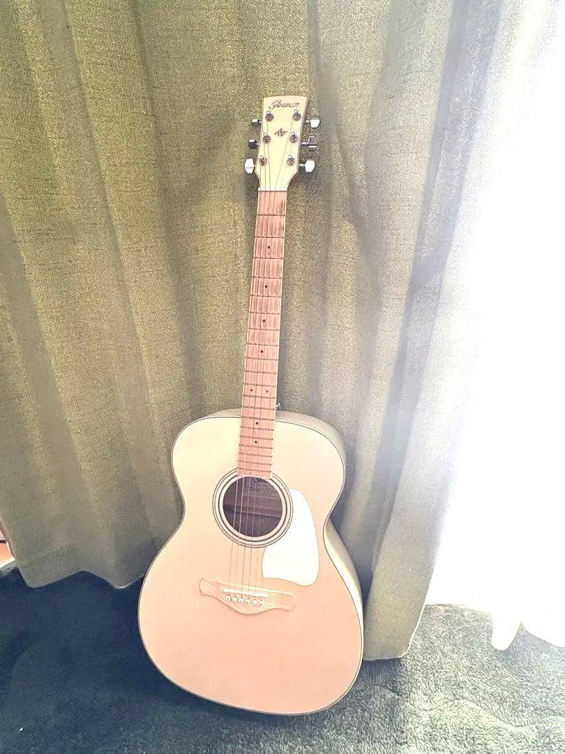 Ibanez AC419E-OM アコースティックギター（エレアコ） エレアコギター】-Ibanez-ギター全体が真っ白なフィニッシュがひと際目