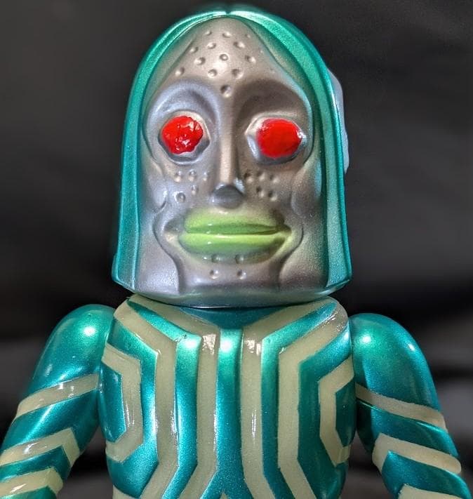 三面怪人 ダダ（M1号）三面バージョン ソフビフィギュア 蓄光