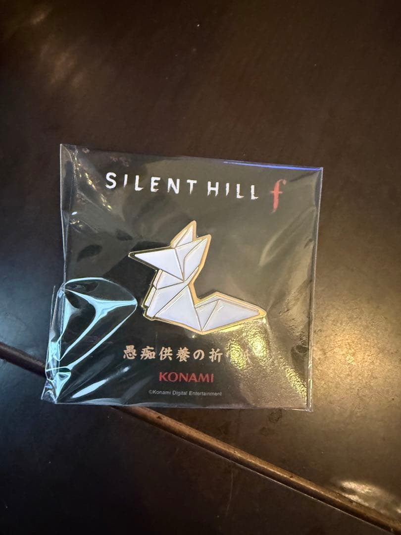 SILENT HILL f TGS2025 ピンバッジ 愚痴供養の折り紙 - メルカリ
