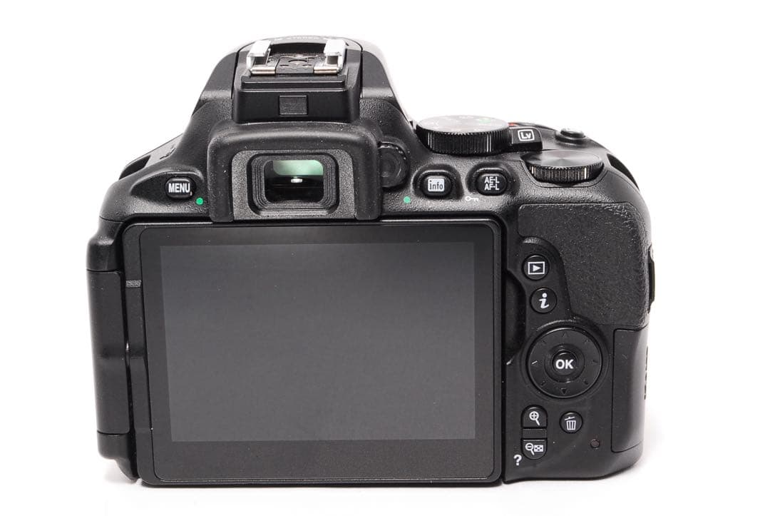◇ショット数5710◇Nikon D5600◇WiFiで楽々転送◇一眼レフカメラ