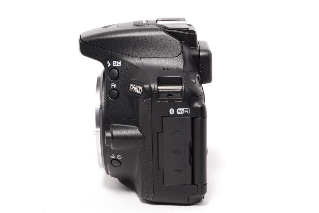 ◇ショット数5710◇Nikon D5600◇WiFiで楽々転送◇一眼レフカメラ