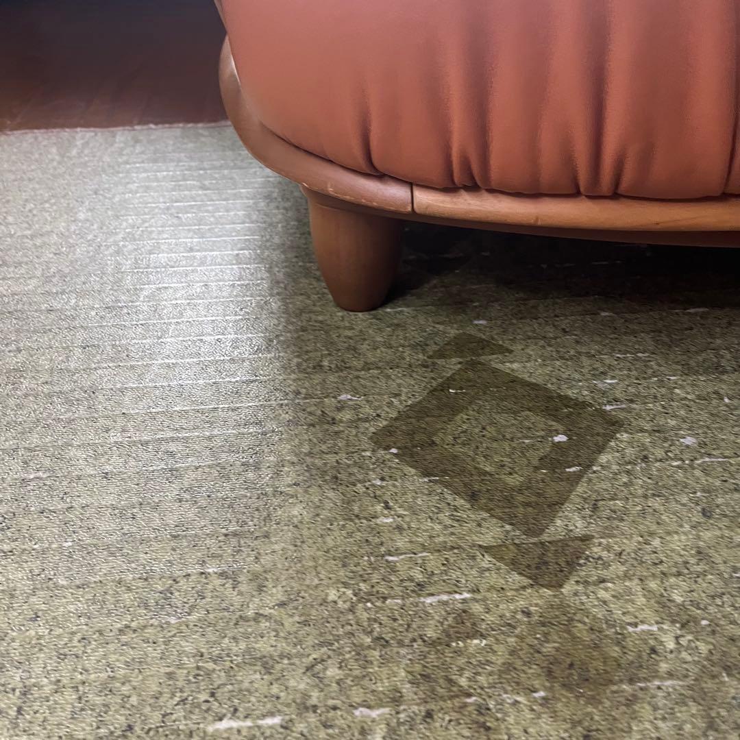 カリモク 回転式アームチェア ソファ 1人掛け ラック付き たのめる便