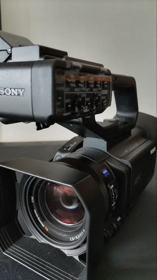 SONY HXR-NX80 本体、マイク、バッテリー SONY HXR-NX80 body, battery Professional video cameras Home