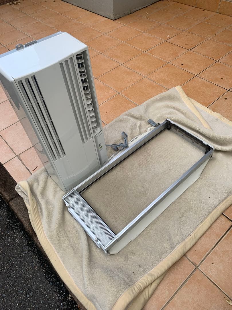 コロナ　冷房専用窓枠エアコン　2020年 CORONA 窓枠ウインドエアコン CW-1819 2019年製(付属品付き) コロナ CW