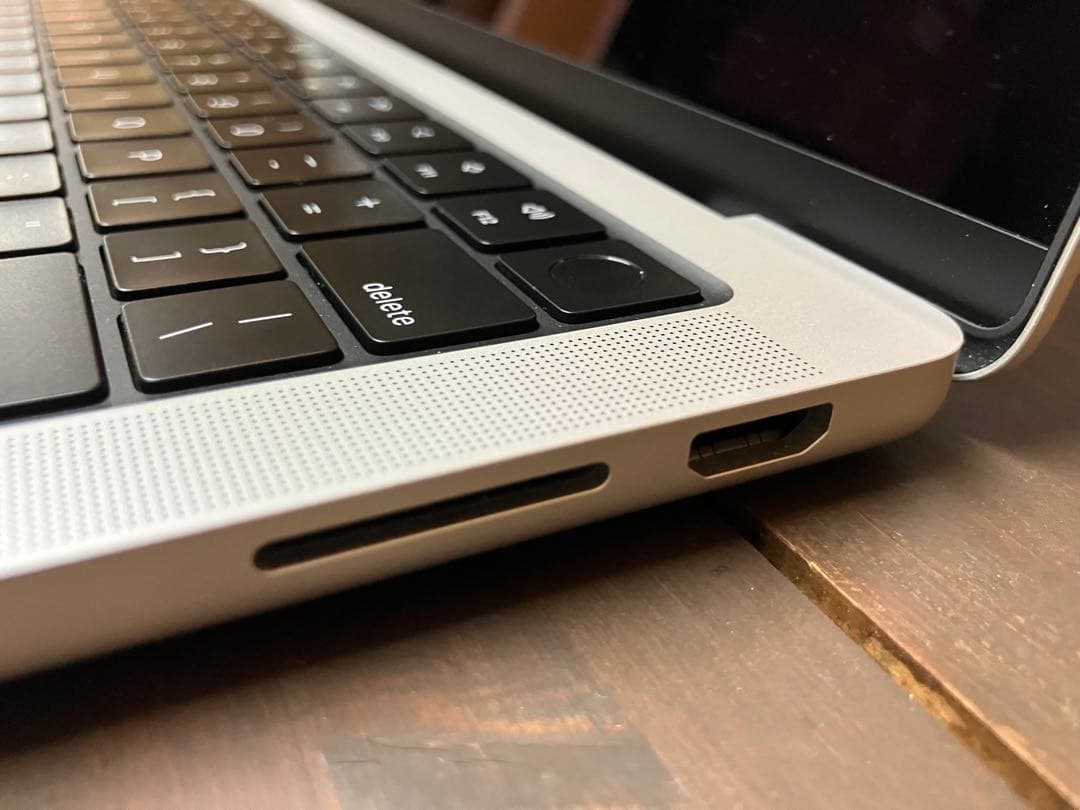 美品 MacBook Pro M3 16GB 1TB US配列キー 充電回数極少 - メルカリ