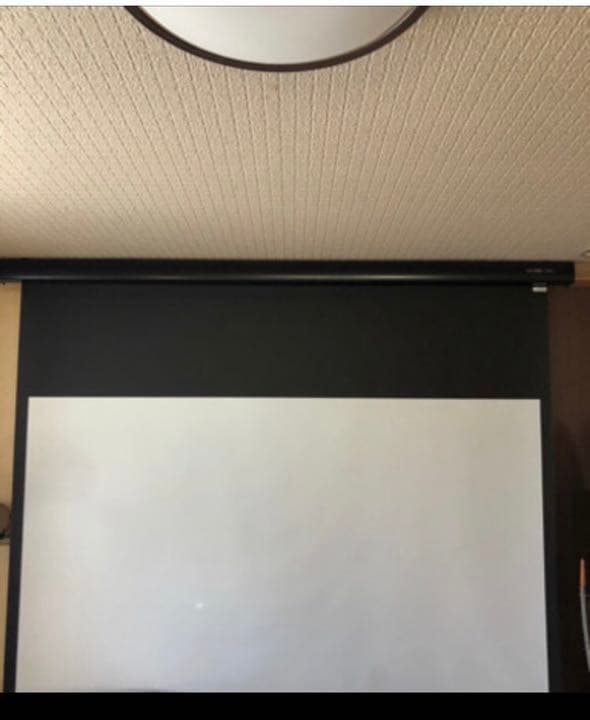 KIKUCHI プロジェクトスクリーン　100インチ　スプリングローラー自動巻き ホームシアター｜株式会社キクチ科学研究所 公式WEB