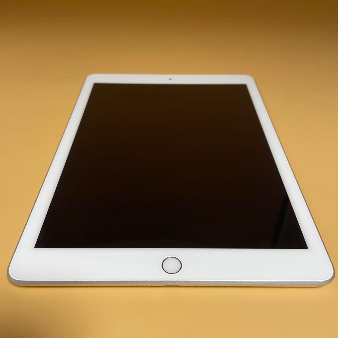 アップル Apple iPad 第5世代 A1823 32GB Apple iPad (5th Generation) A1823 32 GB, Wi-Fi + 4G, 9.7 in