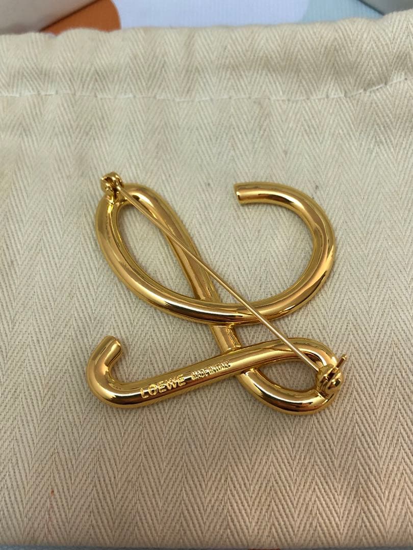 ロエベ　メタルブローチ　4.8cm ゴールド　超美品