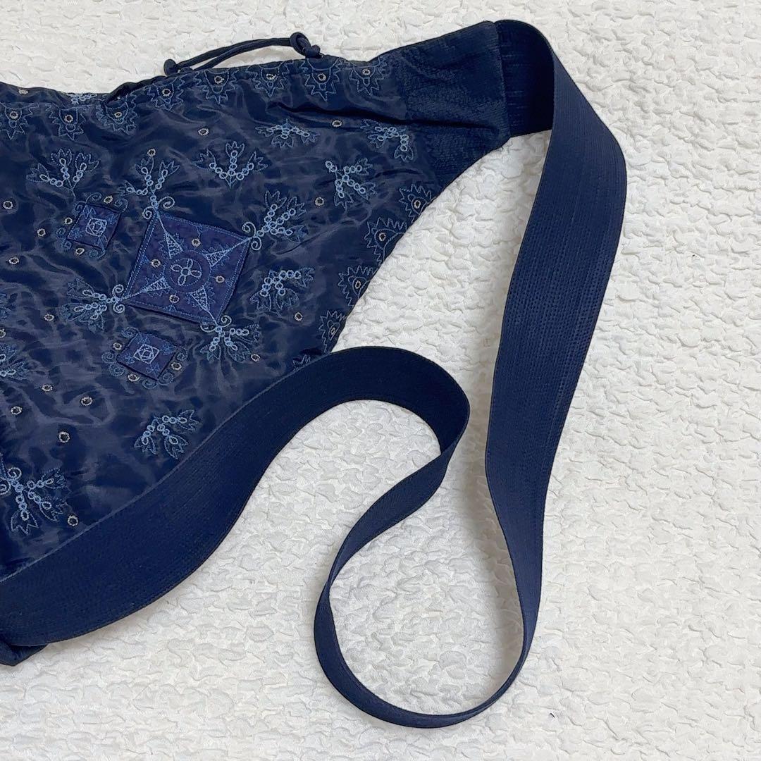 HAAT TAMASHA イッセイミヤケ 刺繍 ボディバッグ ショルダーバッグ