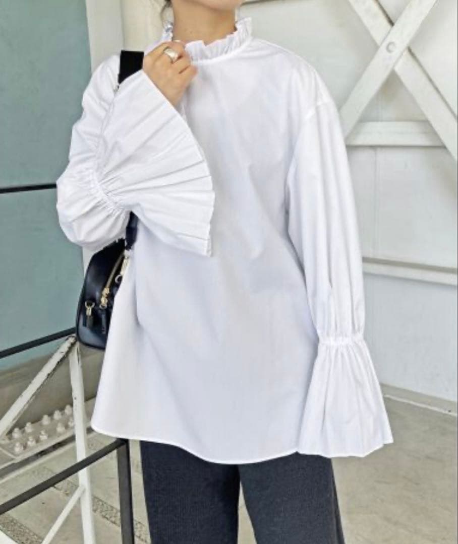 【新品】Spick & Span コットンブロードタックフリルブラウス　ホワイト Spick & Span（スピックアンドスパン）の「コットンブロードフリル