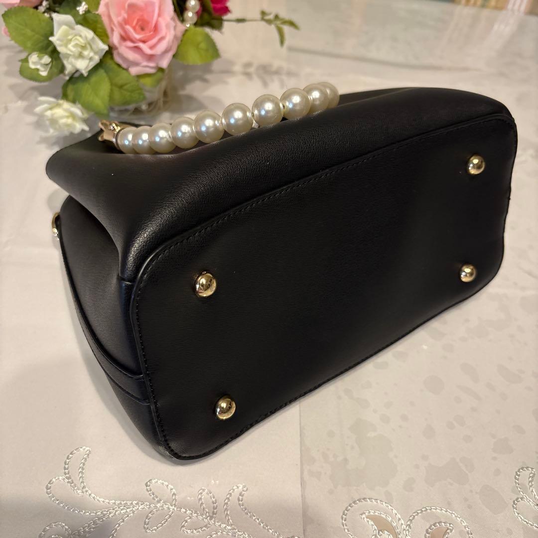 エムズグレイシー カタログ掲載ロゴ入りパールハンドバック ブラック