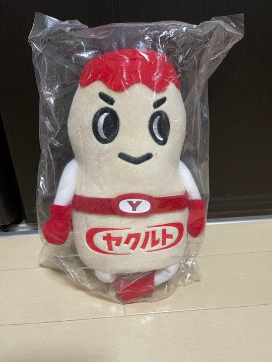ヤクルトマン ぬいぐるみ 非売品 ヤクルトスワローズ - メルカリ