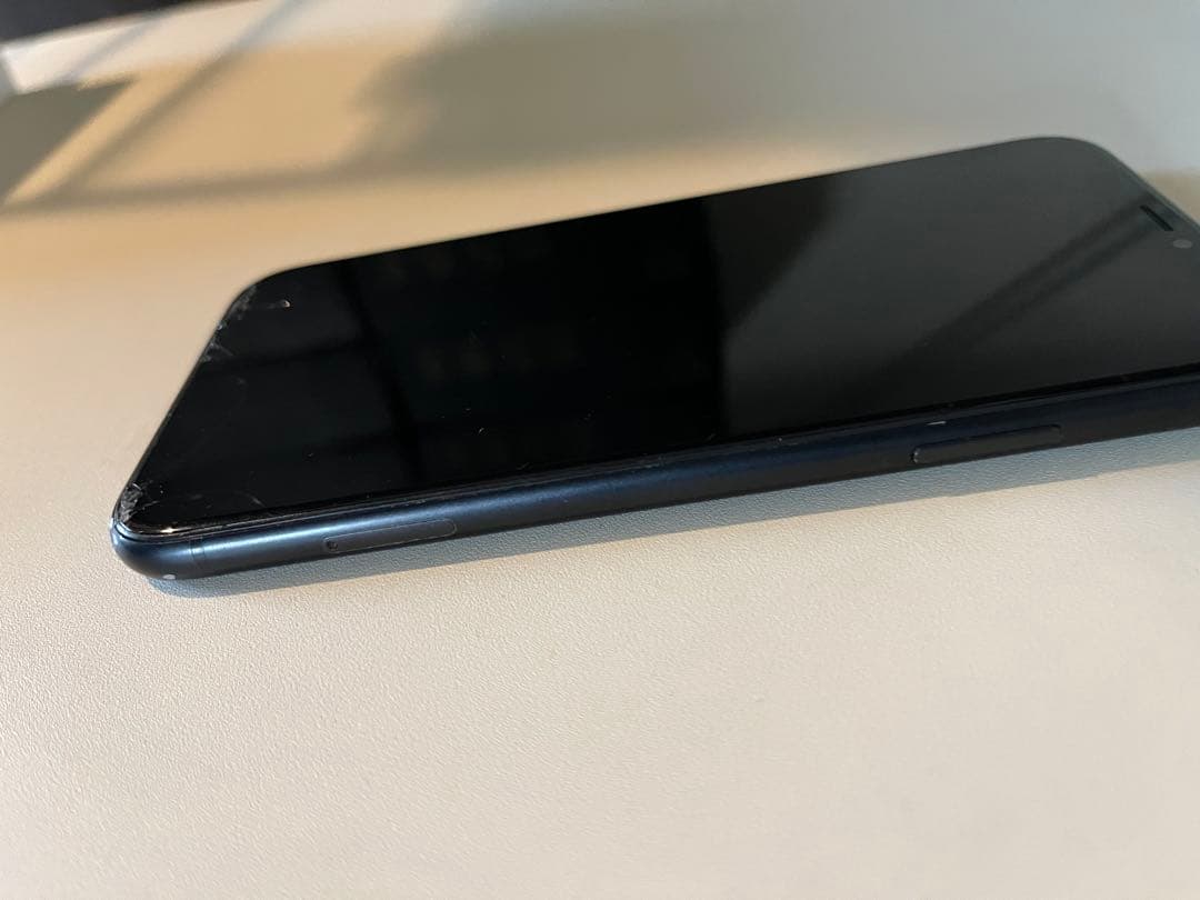 iPhone XR 64GB 画面にひび割れあり