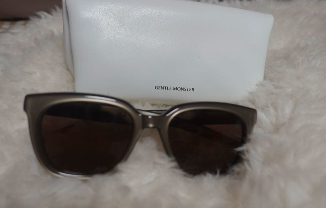GENTLE MONSTER キャットアイ サングラス ケース付き キャットアイ サングラス(レディース) - ブランド通販のBUYMA