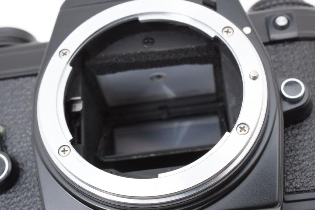 美品 NIKON ニコン EM フィルムカメラ モルト新品交換済 M837 - メルカリ