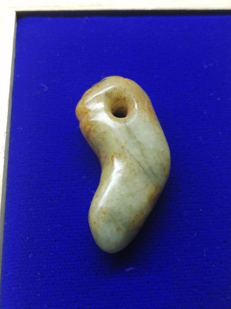 ★縄文期『古代翡翠勾玉』出土品　4.2cm 埋蔵文化財　本物の『古代翡翠』です