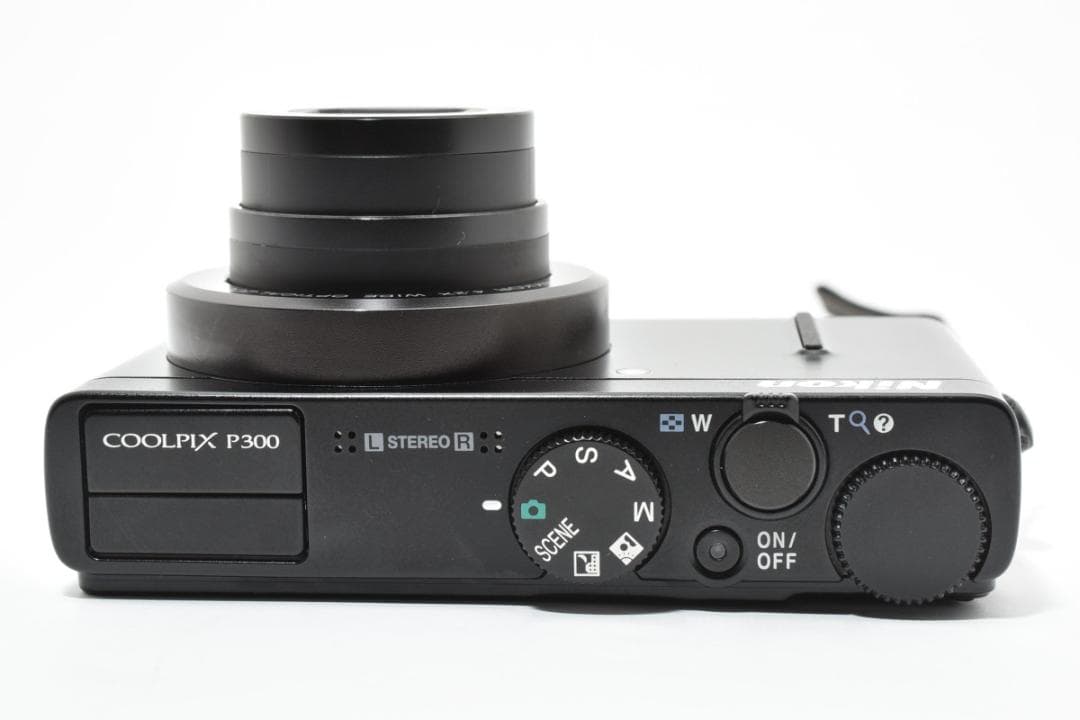 《 ほぼ新品 》 ニコン　Nikon COOLPIX P300 ブラック