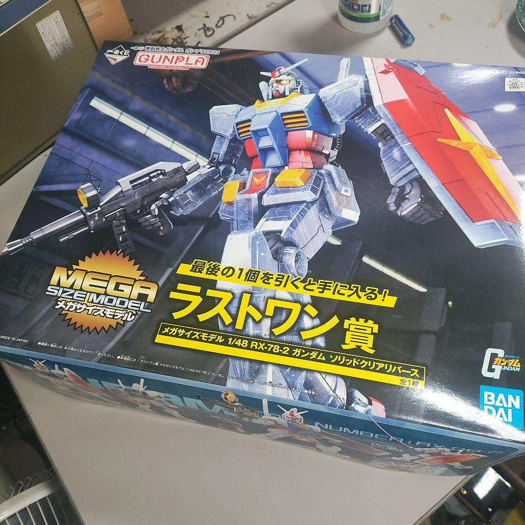 バンダイ RX-78-2 ガンダム メガサイズモデル Amazon.com: RX-78-2 GUNDAM Color Clear MEGA SIZE MODEL -THE ART OF