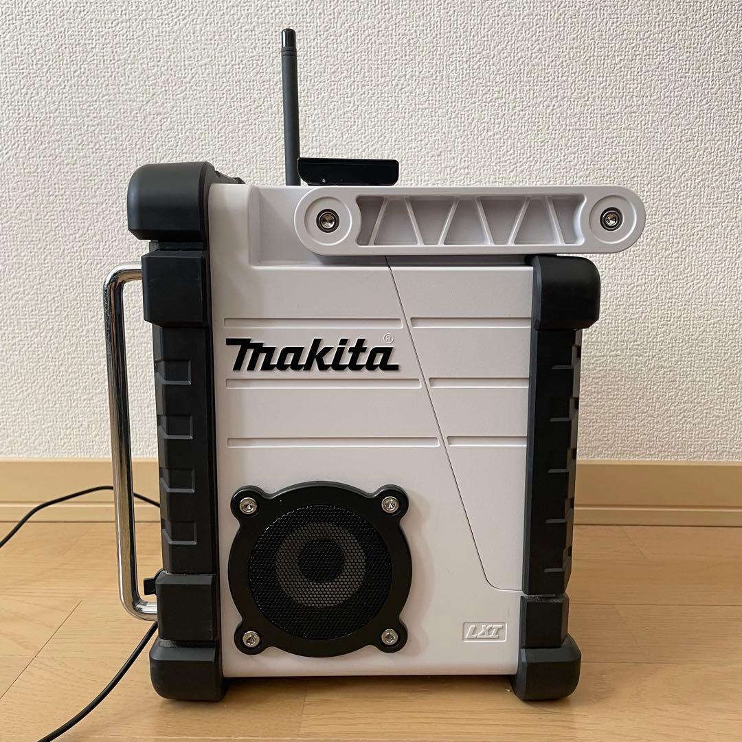 極美品✨ マキタ 充電式ラジオ MR102 ACアダプタ付き 白