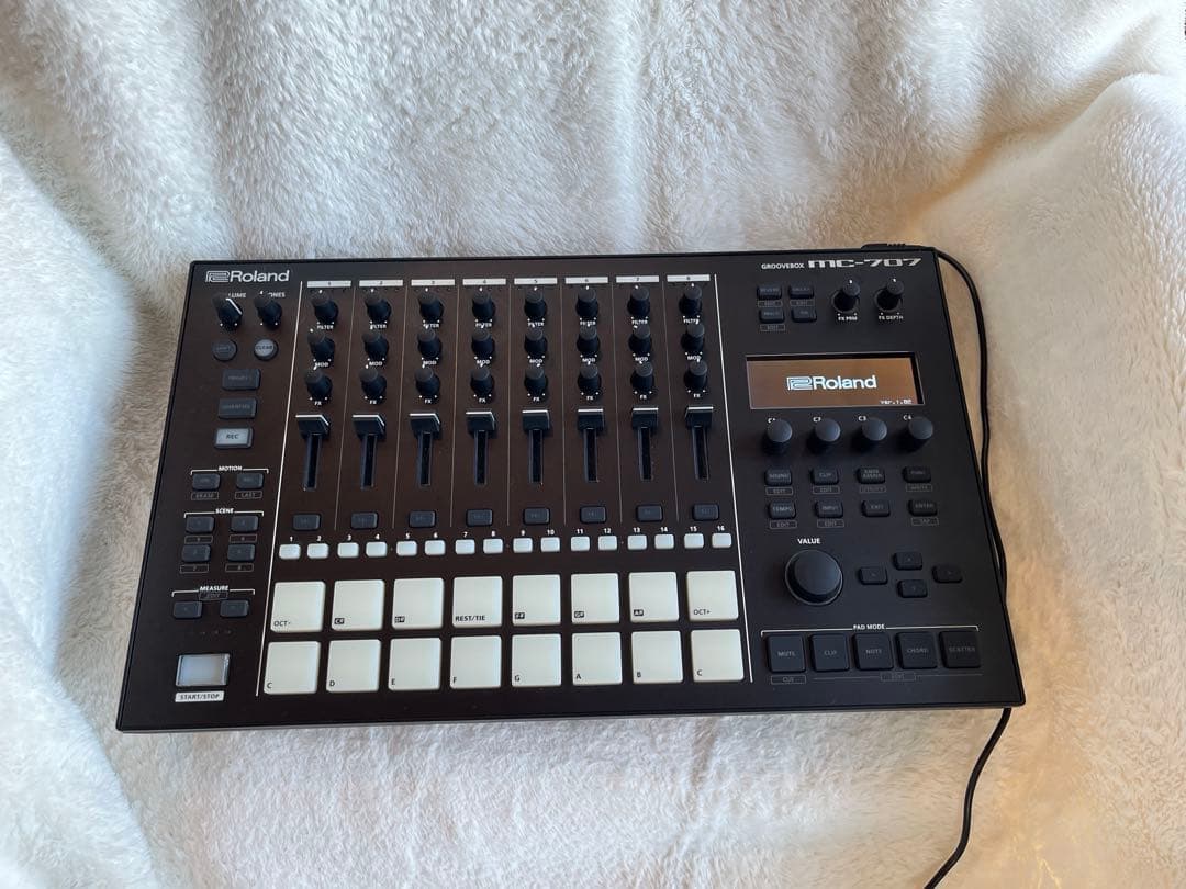 美品】Roland MC-707 GROOVEBOX (Ver.1.82) - メルカリ