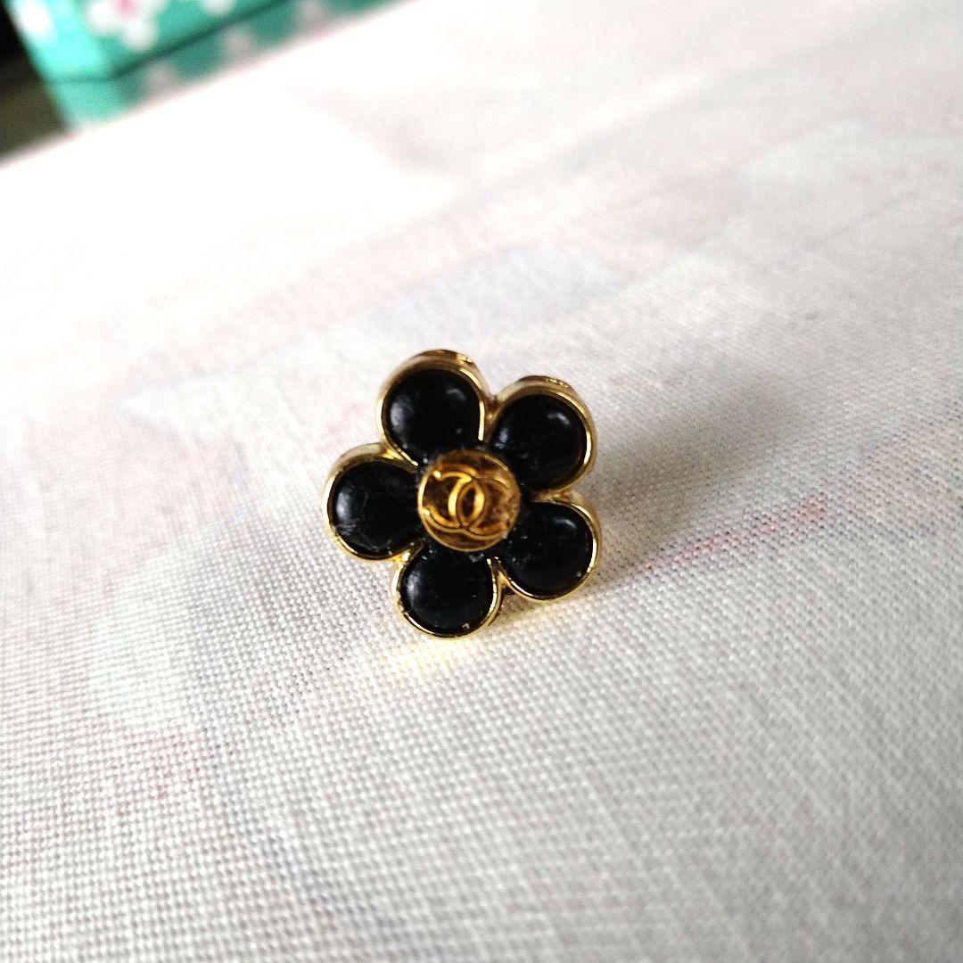 VlNTAGE CHANEL 花型ブローチピンバッチボタン ブラックゴールド