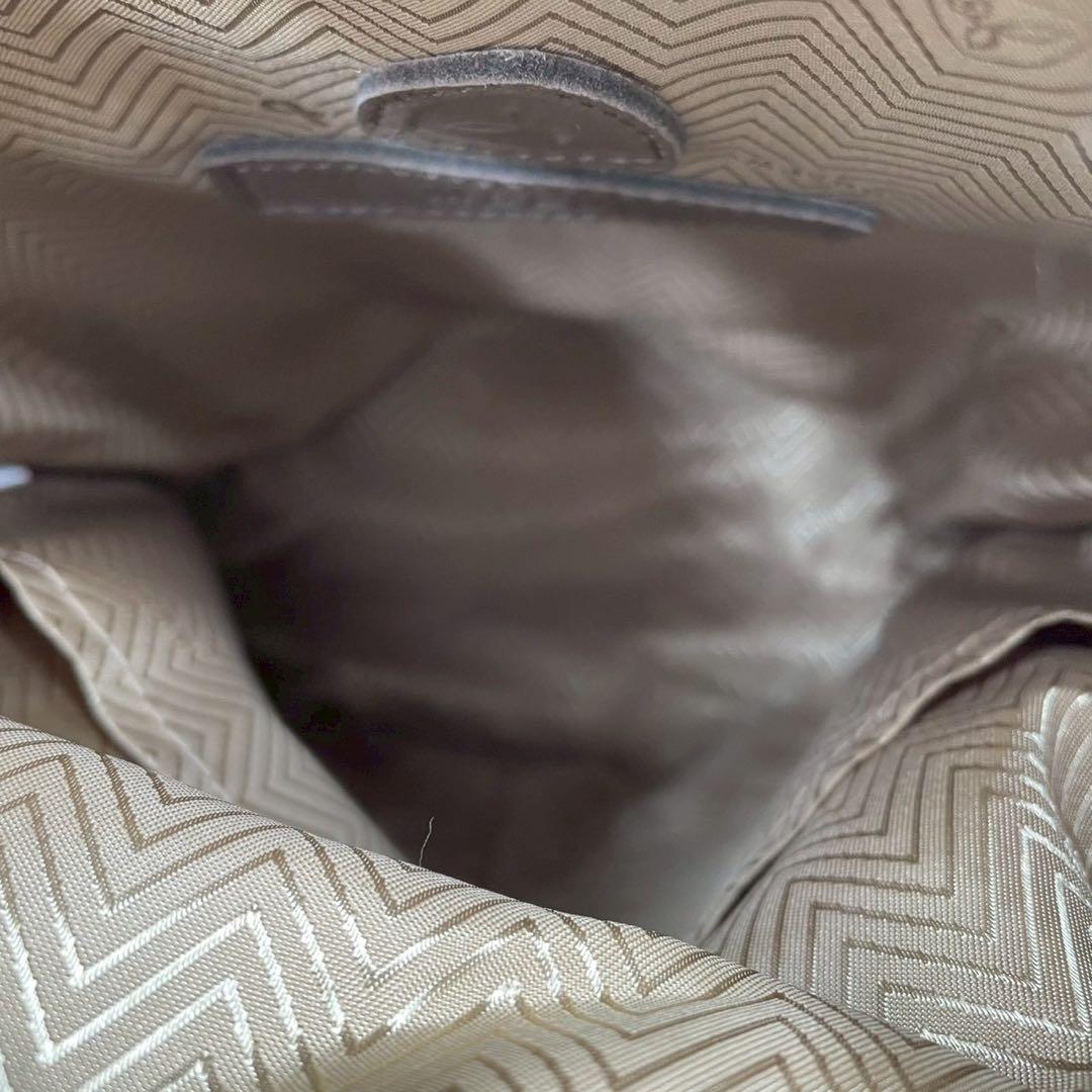 極美品 マヌー keg pouchc ケッグポーチ レザーバッグ グレージュ