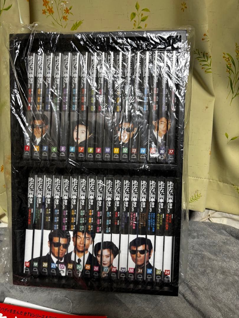 プレミア】あぶない刑事 DVD 全34巻 ラック付 柴田恭兵直筆サイン色紙
