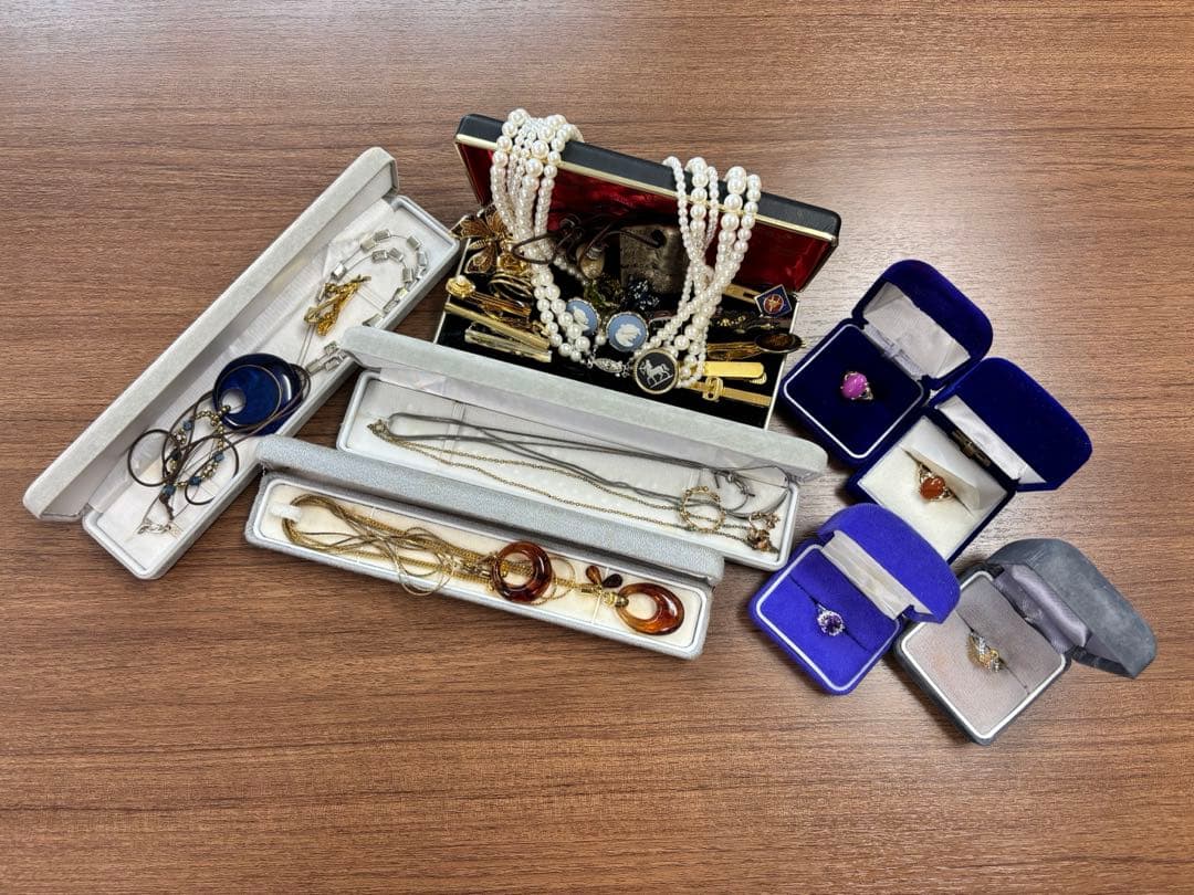 遺品整理 アクセサリー まとめ - メルカリ